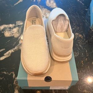 Women’s 9.5 Tom’s